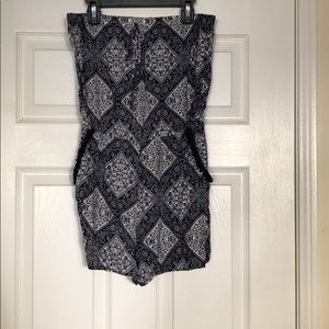 Navy blue & white shorts romper